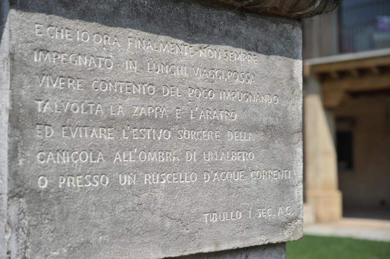 The stone tablet with lines from the Georgics