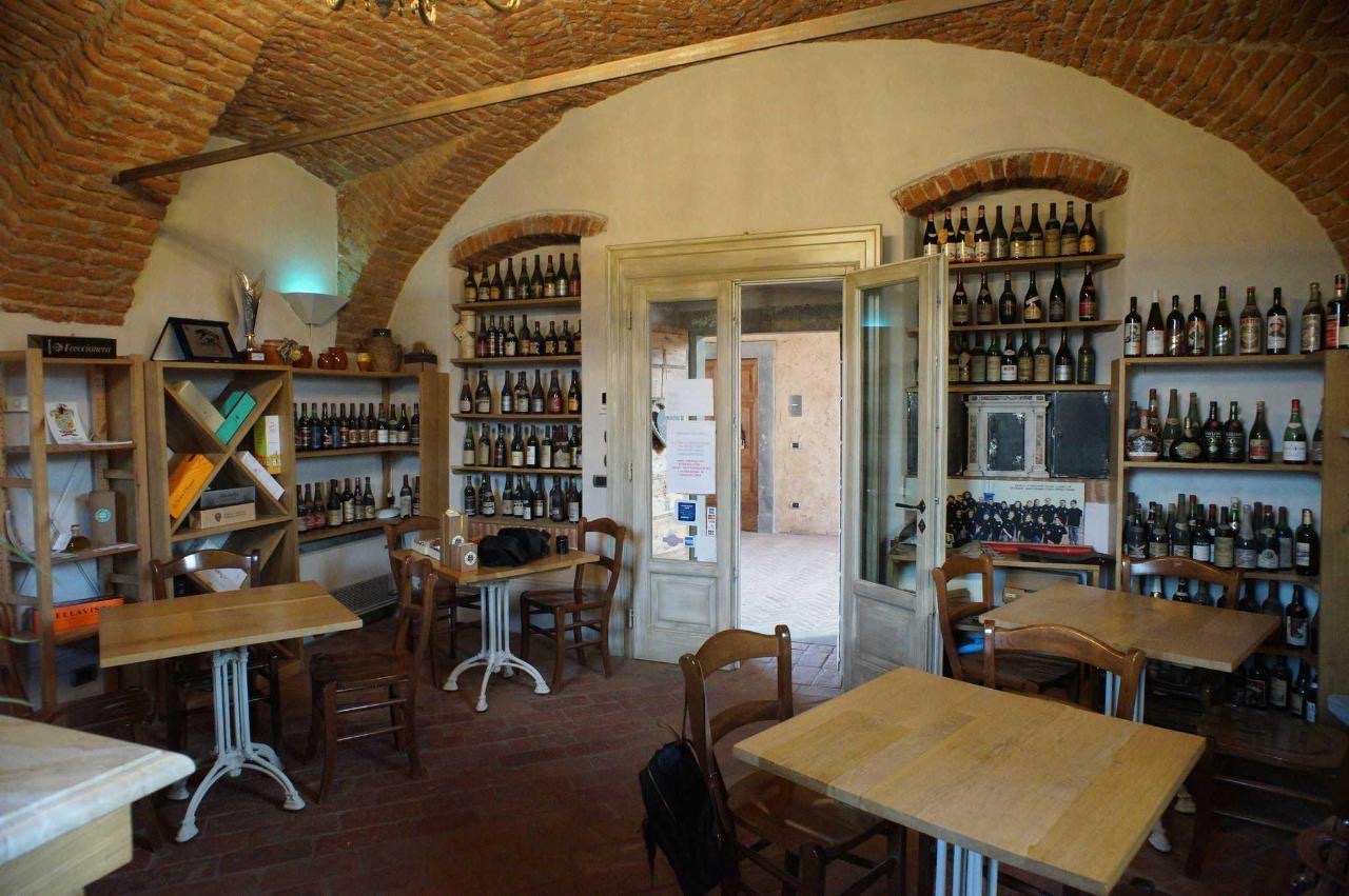 Saal und Tische des Restaurants von Corte Breda