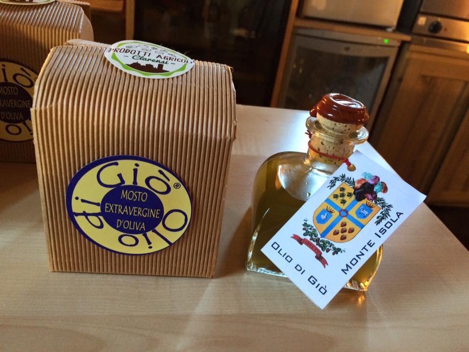 Olio di Giò, extra virgin olive oil from Monte Isola